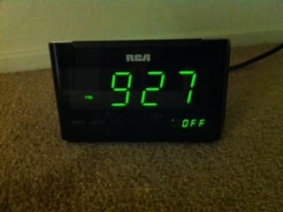 Dual Alarm Clock Radio $5 1