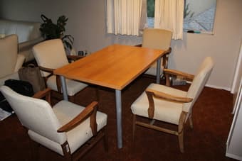 Dinning table and 4 chairs 40 dollor 1