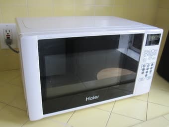 Microwave Haier MWM0701TW $40 1