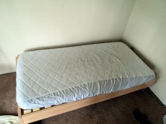 Selling single bed + dining table + chairs 1