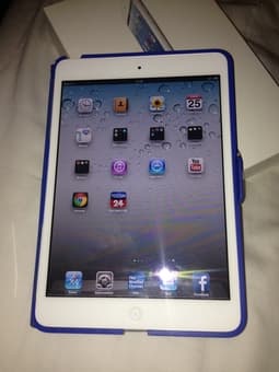 iPad mini 32 Gb white + speck case 420$ 1