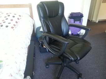 *FS: LEATHER CHAIR, TABLE, STROLLER, SHELVES, BICYCLE LOCK, HAIRDRYER 2