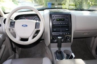 urgent Ford Explorer at 8,300$ instead of 10,000 $ kbb price 1