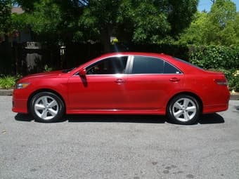 2010 TOYOTA CAMRY SE - 33000 Miles - Certified! Financing Available! 1