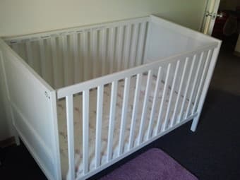 Baby crib, crib mattress, crib pillow, crib comforter - $85 1
