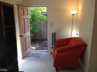 $900 Master bedroom in Redwood City- Jun15/Aug 15 (flexible) (redwood 3