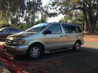 TOYOTA SIENNA LE/LX, YEAR 2000 167,800 miles $3,999 2