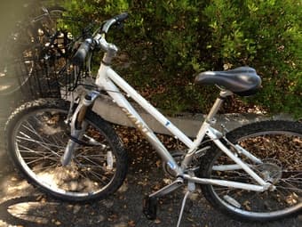 Selling Giant's Female White Mountain Bike for $80 OBO 1