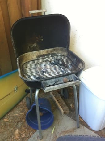 charcoal BBQ Grill $10 2