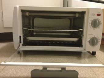 Durabrand 4-slice Toaster Oven $20 1