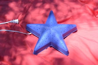 Blue star-shaped night light - $4 1
