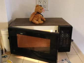 Moving sale (Lamp, Microwave, & Rice cooker) 2