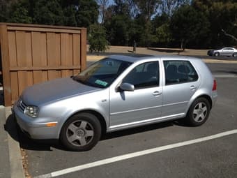 Volkswagen Golf 2002 97k - US$4,400 1