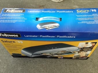 Fellowes Saturn 95 Laminator 2