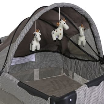 Almost brand new baby nursery center play yard / bassinet 2