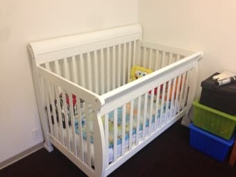 Davinci Convertible Crib with Toddler Rail/Mattress-White Color 1
