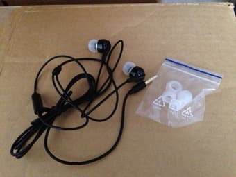 Samsung Earphones New $5 2