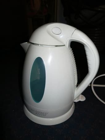 Electric water kettle $10 1