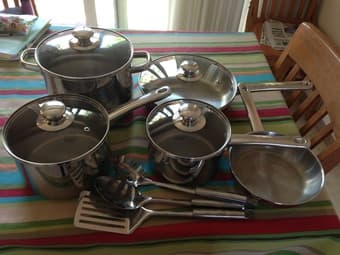 Set of pots & pans - like new condition 1