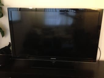 46" samsung LCD TV Full Def 1080 - Like new 1