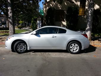 2010 NISSAN ALTIMA COUPE- GREAT CONDITION 1