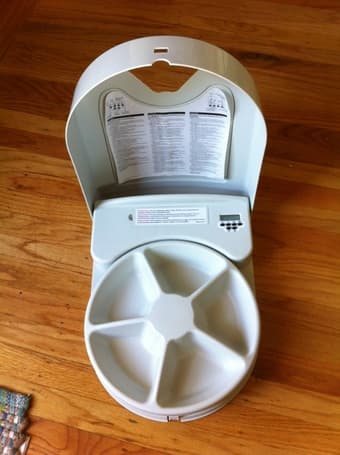 PetSafe 5-Meal Timed Pet Feeder $30 2