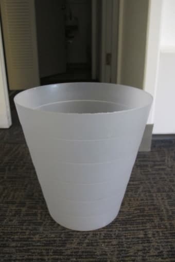 Moving sale: Vacuum, trash can, bowls, garden pots 3
