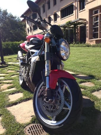 Motorbike: MV Agusta 2006 910ccm 2