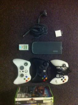 Xbox360 Arcade,hard drive,3 controllers,cable,games 2