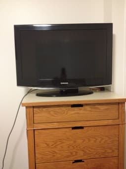 Moving sale - SAMSUNG LCD 32'' barely used 2