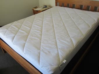 Home Design Mattress protector/pad - $10 1
