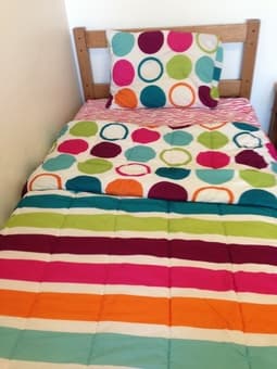 Beautiful twin comforter set with Comforter, fitted sheet, flat sheet 1