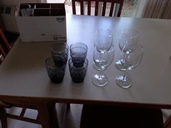 Glasses and wine glasses 1