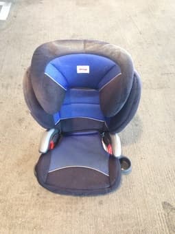 2 car seats - $ 20 for buying both 1