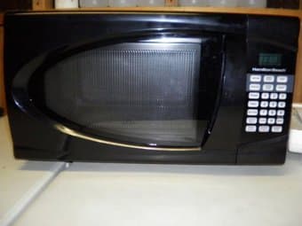 Hamilton Beach 900w microwave-$20 1