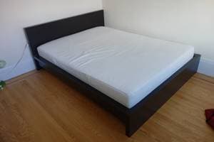 Queen-size memory foam mattress - $250 1