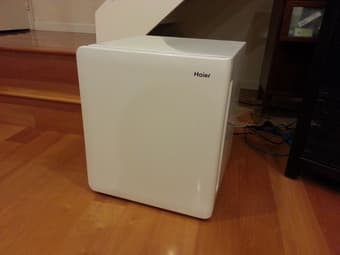 Cute Mini Fridge - Quite, Environmental-Friendly, Just Like New! 1