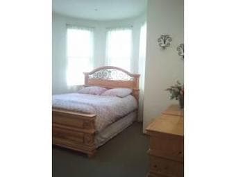 Beautiful victorian style queen size bed + brand new box spring 1