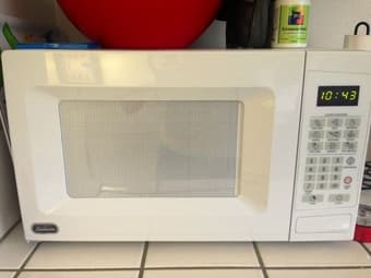 New Sunbeam .7 cubic ft White Microwave. Only $40 1