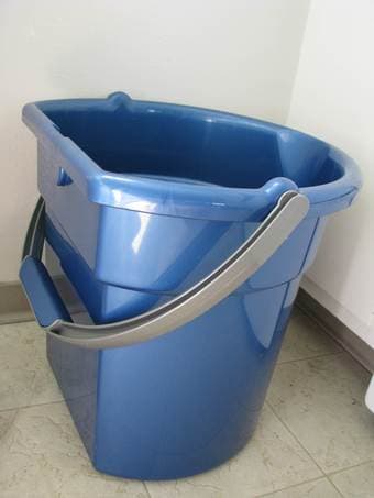Plastic container... only $3 2