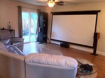 $1050 Beautiful room in large house near shopping center, caltrain 2