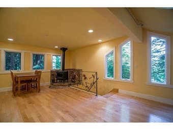 $2400 Gorgeous 2BR Detached Cottage in Woodside 3