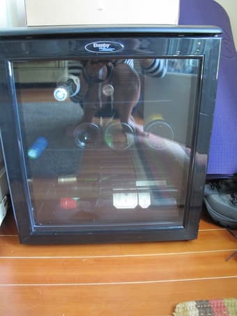 Wine fridge with 12 bottle capacity, Mint condition 1