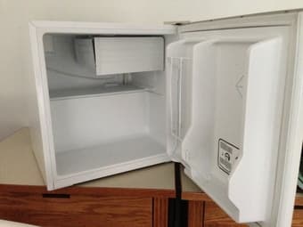 Haier 1.7 Cu. Ft Compact Refrige - $55 2