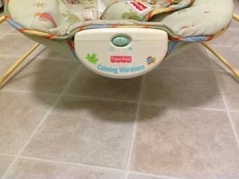 INFANTINO VIBRATIONS BOUNCER!! 2