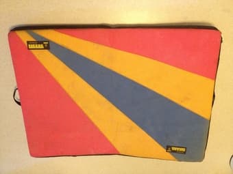 Barely used organic bouldering mats crashpad 1
