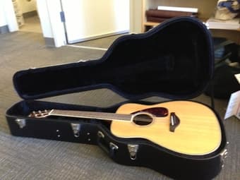 Complete guitar package: Yamaha FG730S + hard case, capo, tuner, cloth 1