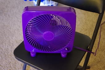 moving sell: a table with 4 chairs, microwave, vacuum, lamp, fan 3