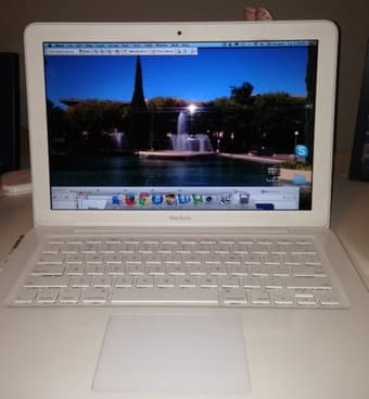 Selling Mac Book in great condition $600 1
