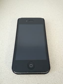 Selling black iPhone 4 (16GB) 1